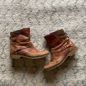 Teva De La Vina Boots